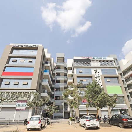 Oyo Flagship 86605 Hotel The Meriton Amhedabad Dış mekan fotoğraf