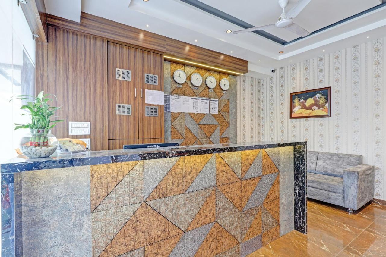 Oyo Flagship 86605 Hotel The Meriton Amhedabad Dış mekan fotoğraf