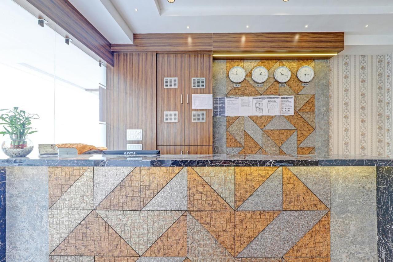 Oyo Flagship 86605 Hotel The Meriton Amhedabad Dış mekan fotoğraf