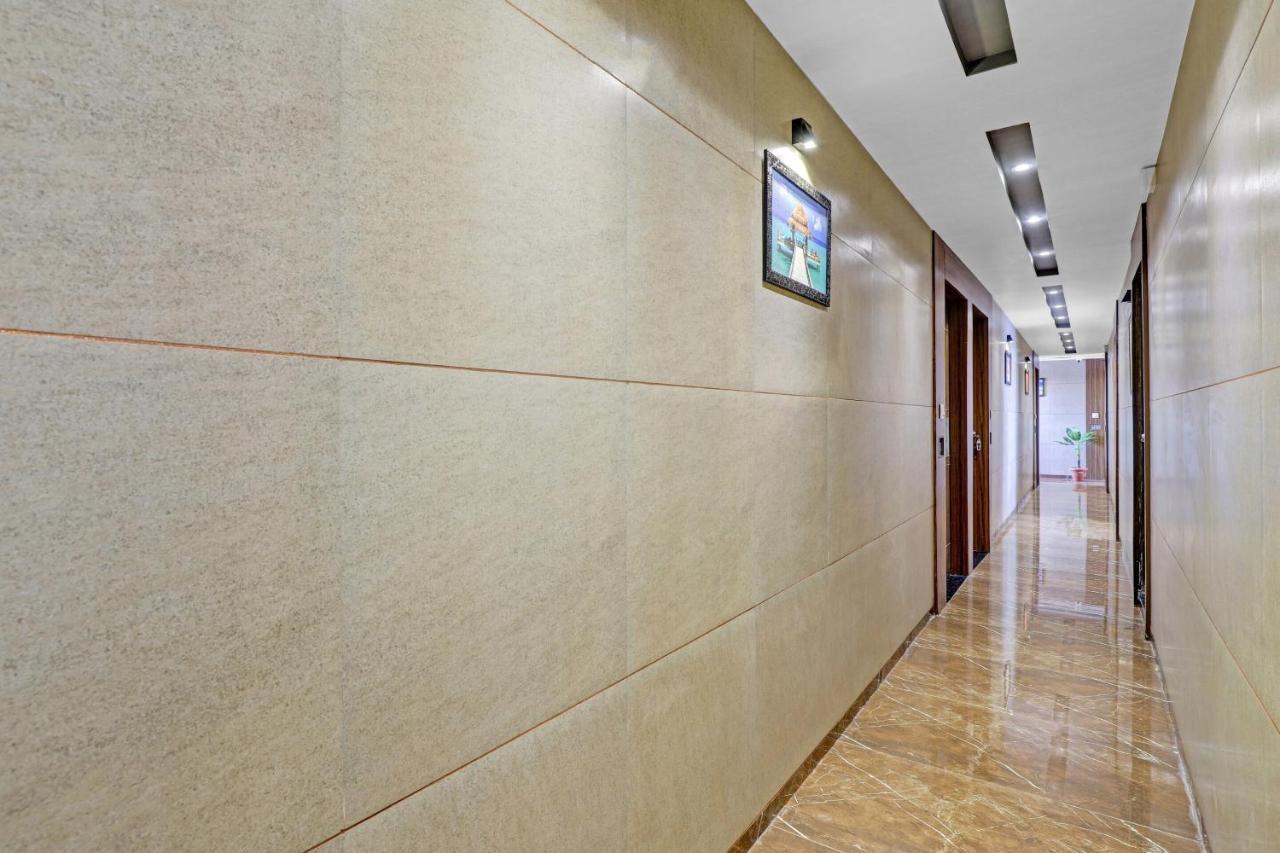 Oyo Flagship 86605 Hotel The Meriton Amhedabad Dış mekan fotoğraf