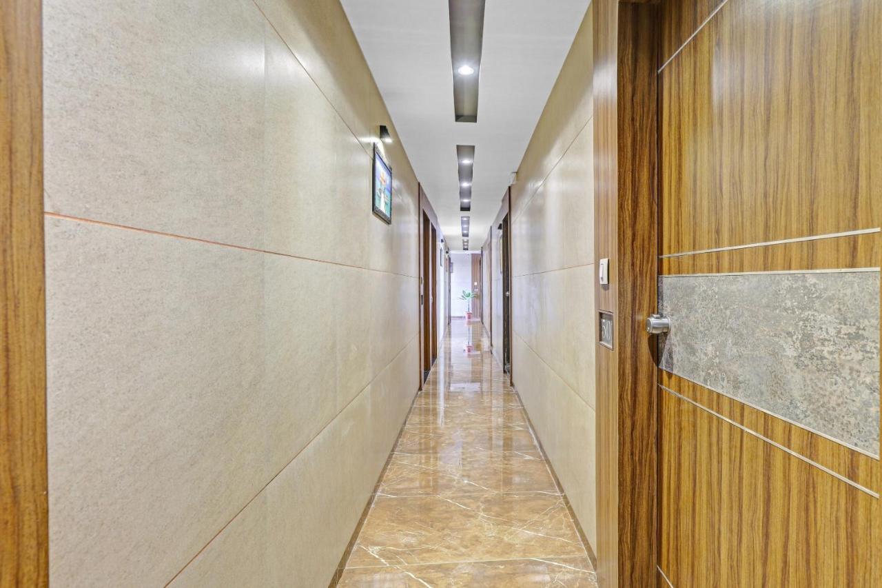 Oyo Flagship 86605 Hotel The Meriton Amhedabad Dış mekan fotoğraf