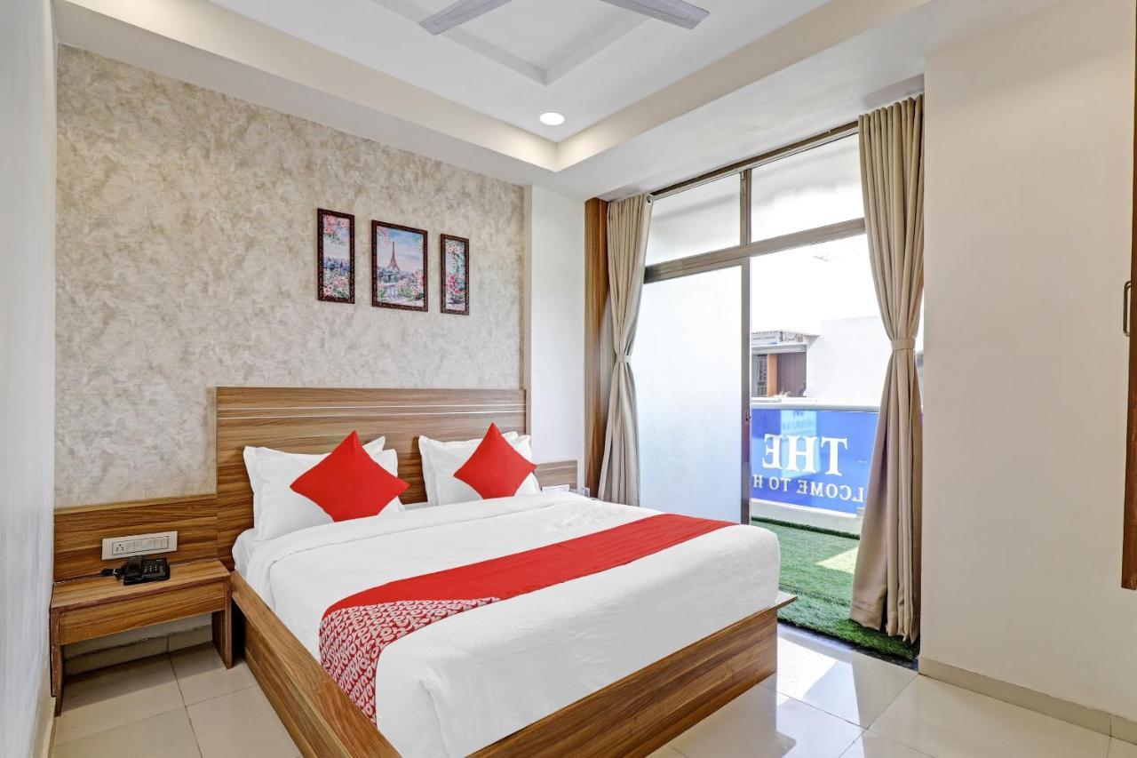 Oyo Flagship 86605 Hotel The Meriton Amhedabad Dış mekan fotoğraf