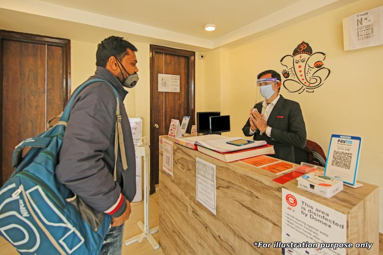 Oyo Flagship 86605 Hotel The Meriton Amhedabad Dış mekan fotoğraf