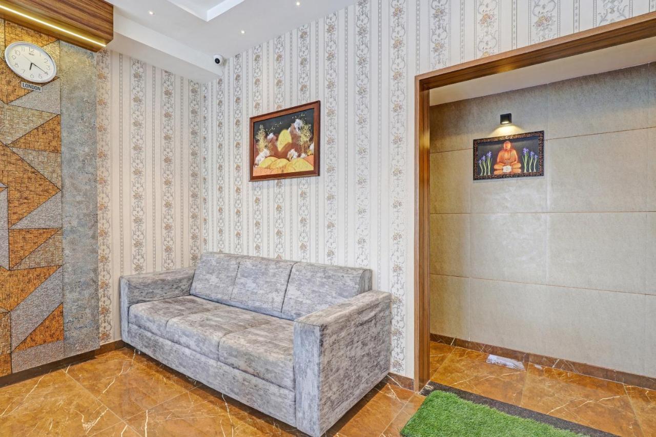 Oyo Flagship 86605 Hotel The Meriton Amhedabad Dış mekan fotoğraf